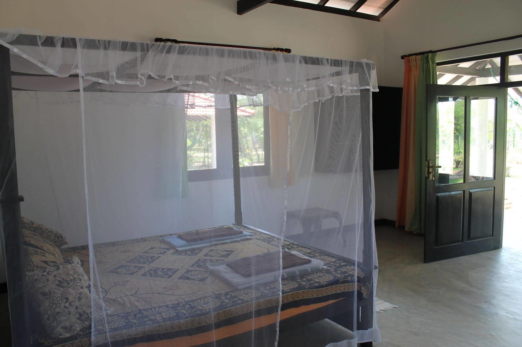 Chillenjoy Cabanas & Restaurant Tangalle Exterior foto