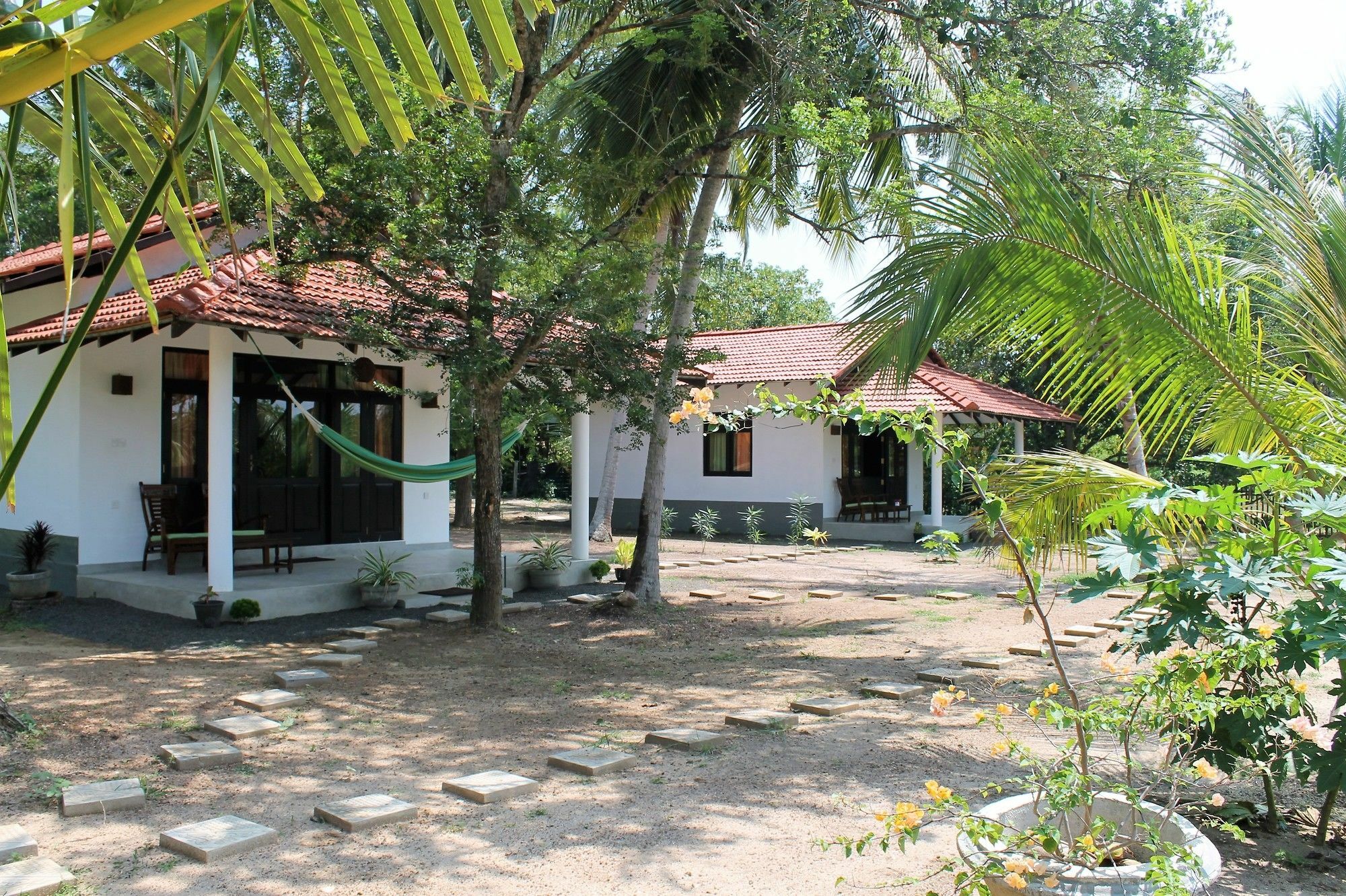 Chillenjoy Cabanas & Restaurant Tangalle Exterior foto